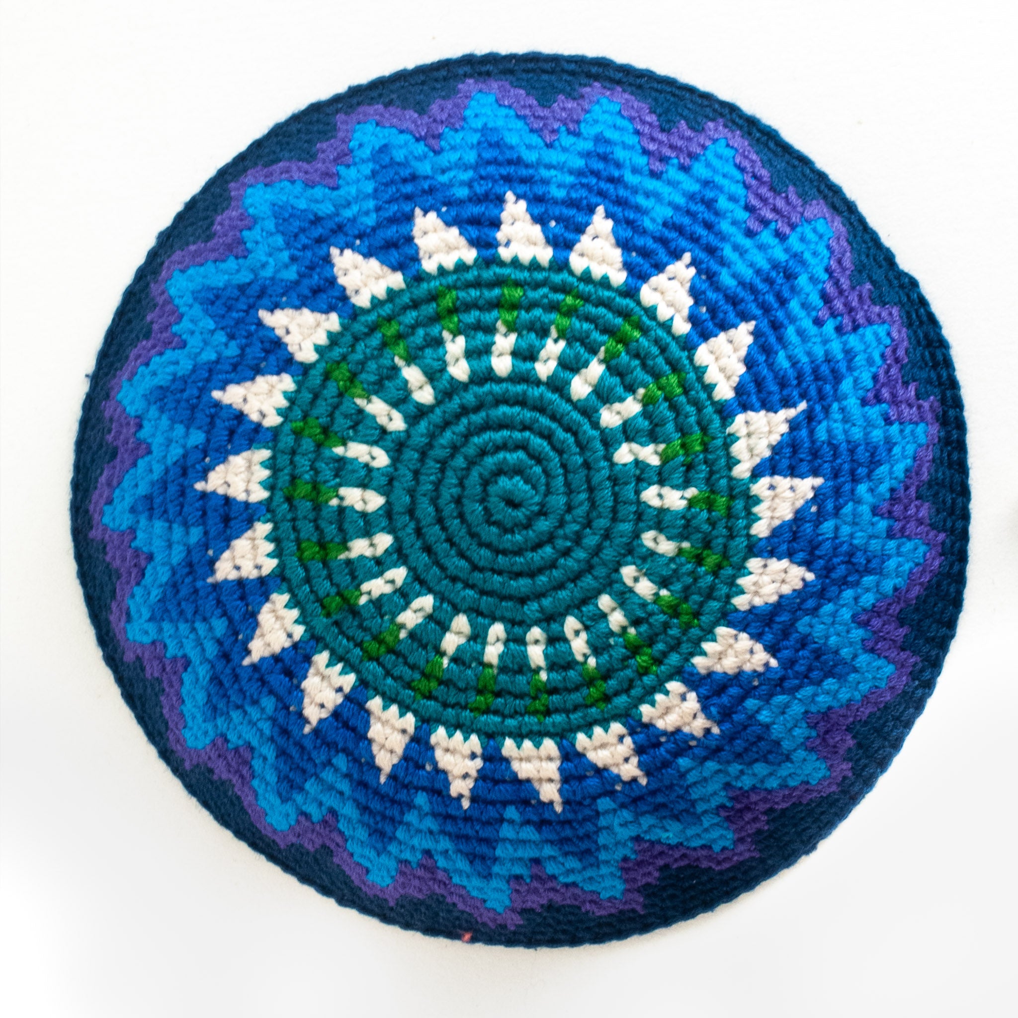 Siege maksimum pistol Jewel Tone Kippah (Yarmulke) - Mayan Hands